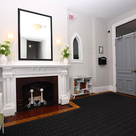 Stylish Studio On Newbury Street, #10 Бостон Екстер'єр фото