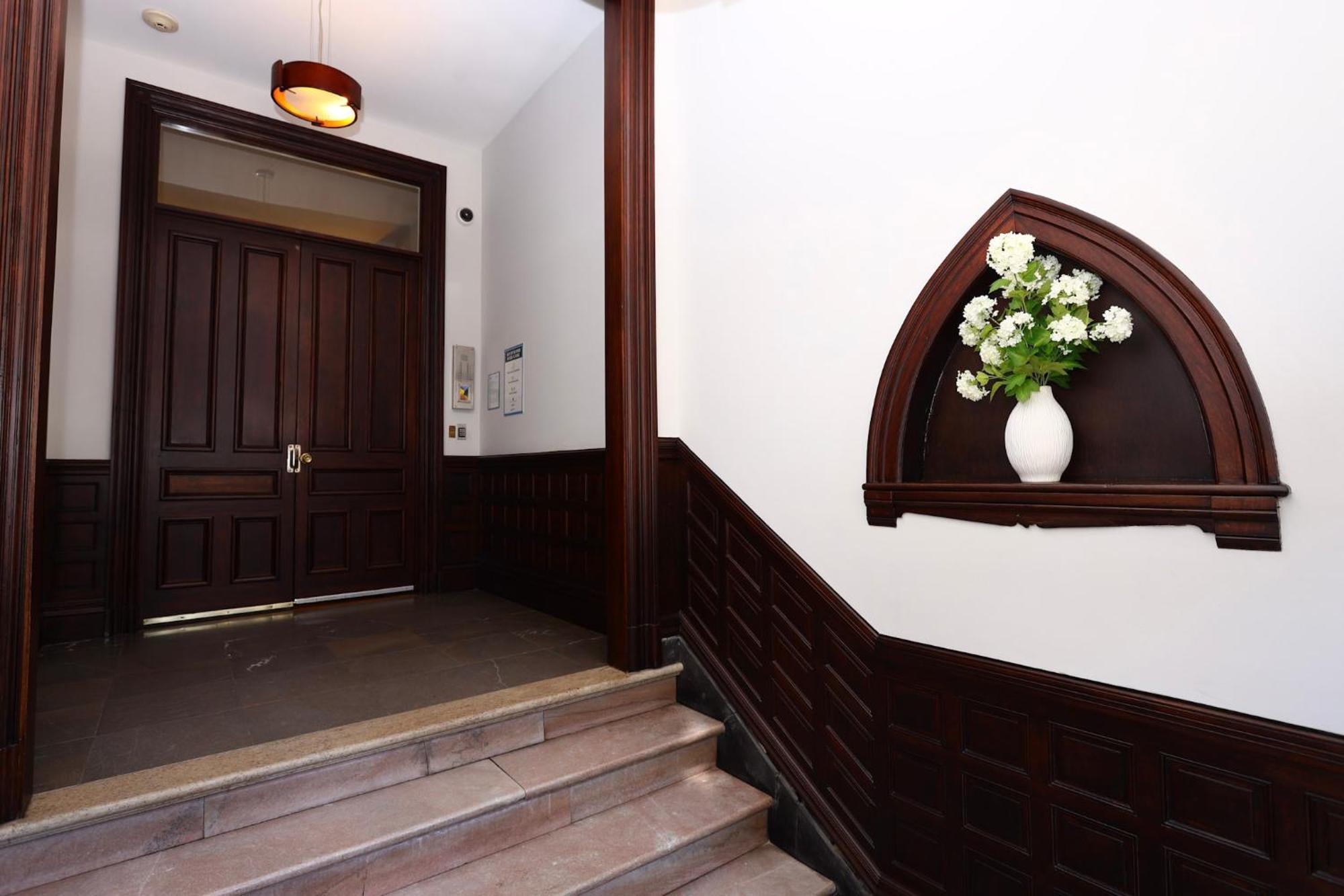Stylish Studio On Newbury Street, #10 Бостон Екстер'єр фото