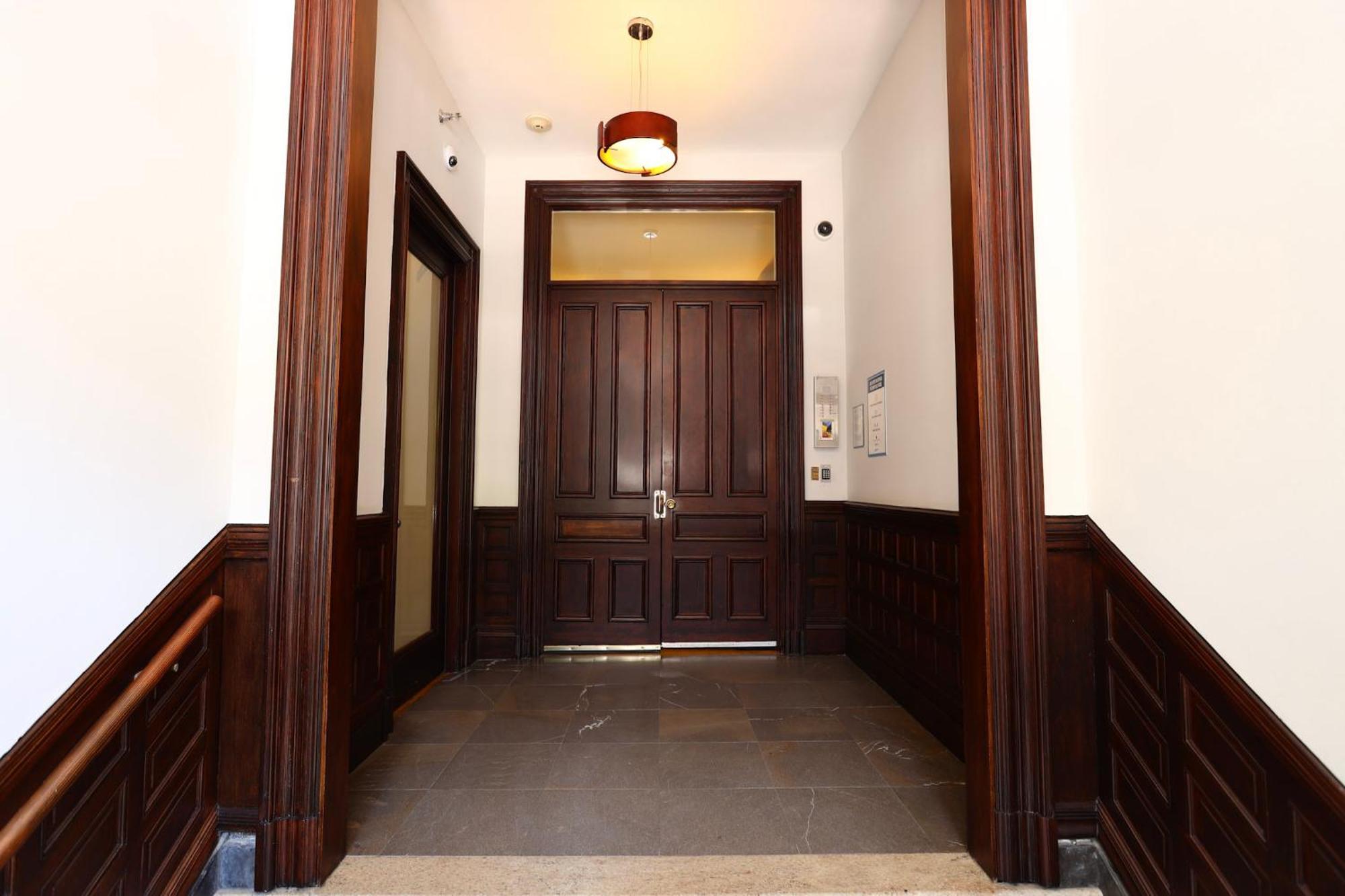 Stylish Studio On Newbury Street, #10 Бостон Екстер'єр фото
