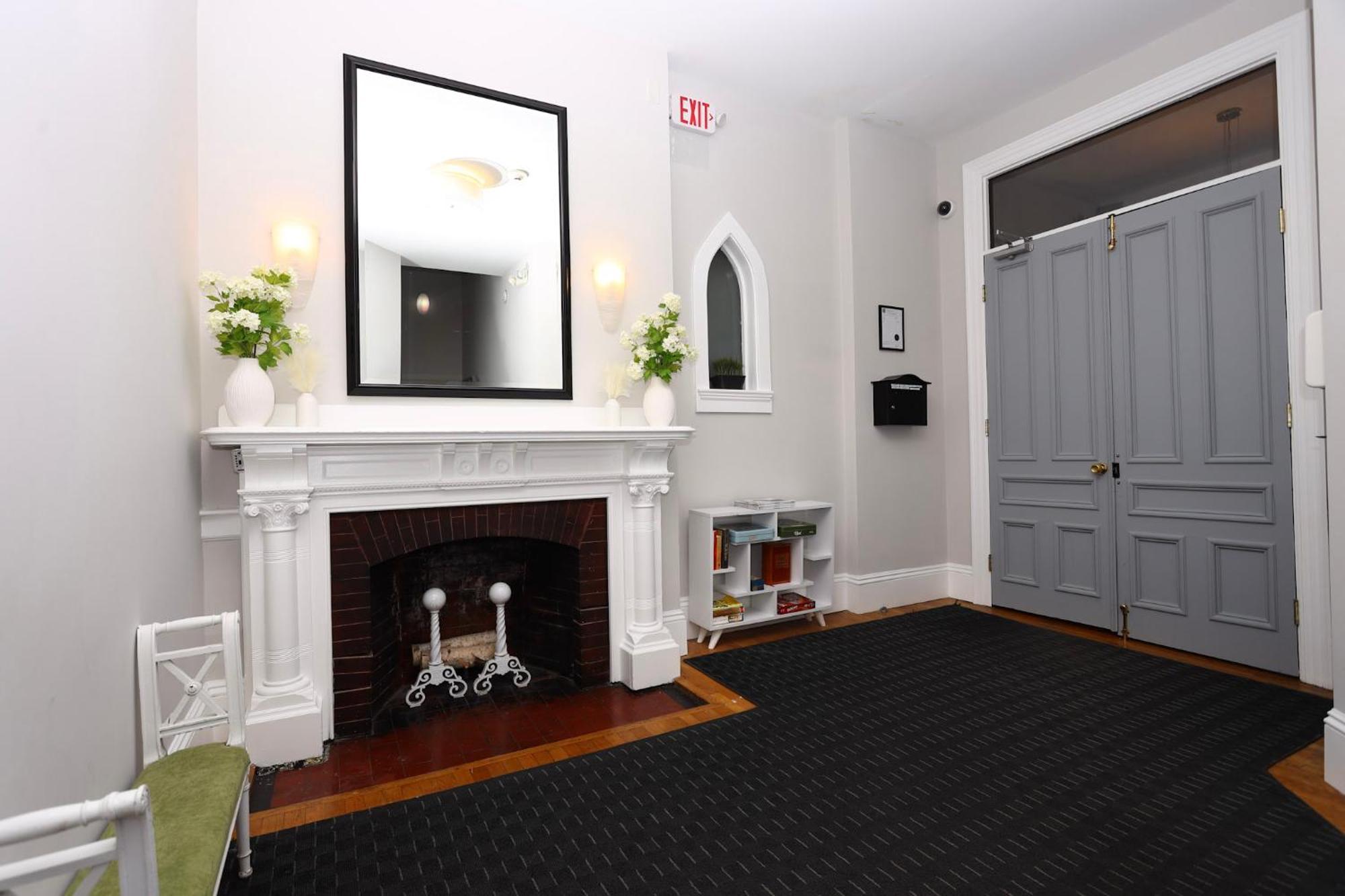 Stylish Studio On Newbury Street, #10 Бостон Екстер'єр фото